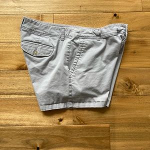 Liz Claiborne women’s Classic size 14 light grey pocketed shorts - chino style